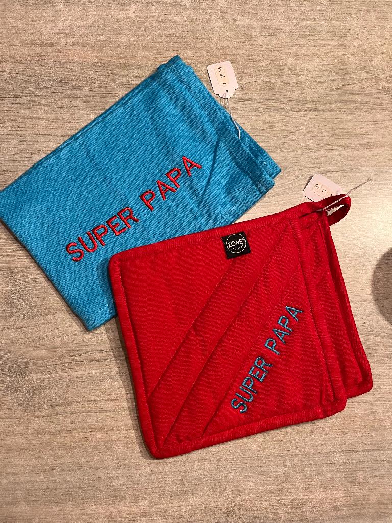 Keukenhanddoek en 2 ovenlapjes  Super papa, Huis en Inrichting, Keuken | Textiel, Ophalen of Verzenden, Nieuw, Overige kleuren