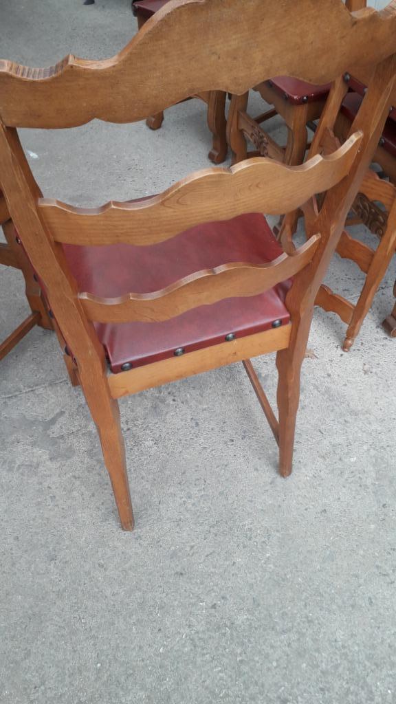 Chaises, Enlèvement, Rouge