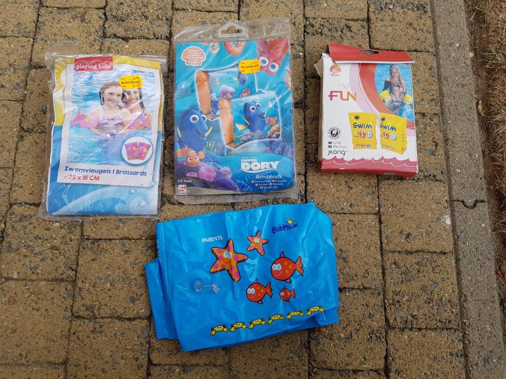 4 x zwembandjes nieuw - 3 tot 6 j, Ophalen, Nieuw, Zwem-accessoire