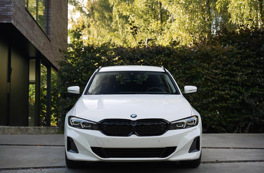 BMW 318 iA Touring Facelift ShadowLine/WideScreen/CarPlay, Auto's, Automaat, 1998 cc, 4 cilinders, Wit