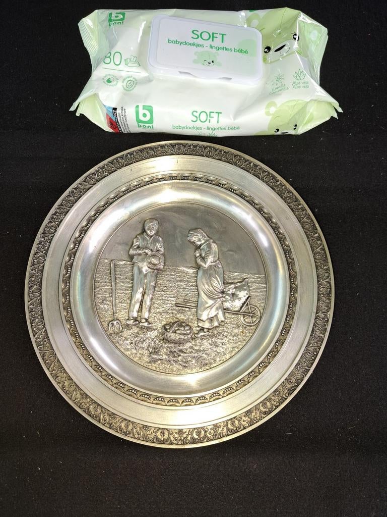 Assiette en étain vintage. Rendez-vous  sur Bruxelles charle, Enlèvement ou Envoi