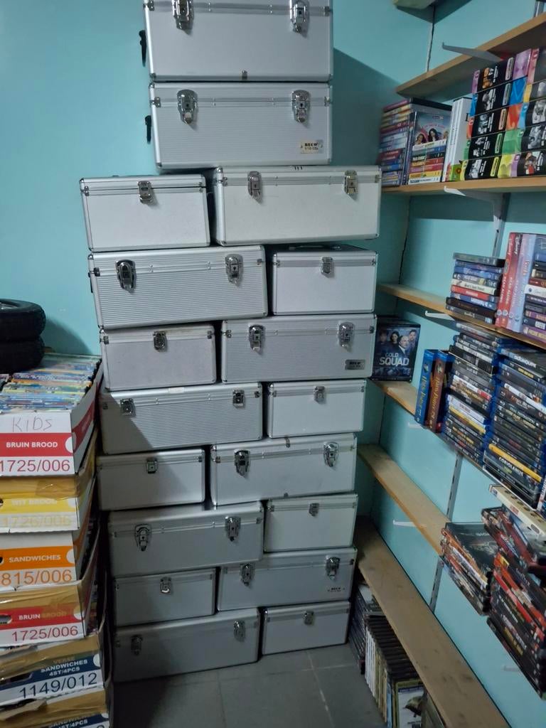 Koffers voor 300 of 510 dvd's of cd's voor 20 of 35 euro st., Ophalen of Verzenden
