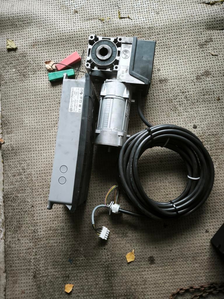 Moteur  porte sectionnelle gfa triphasé, Enlèvement