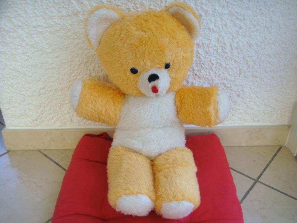 Peluche Ours jaune/blanc "Ancien". Hauteur 53cm., Enfants & Bébés, Jouets | Peluches, Utilisé, Ours, Enlèvement ou Envoi