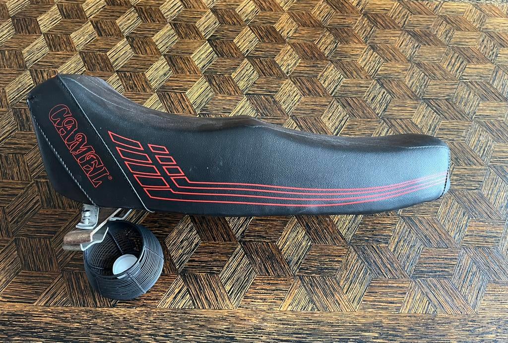 Duo zadel Nisa, Vélos & Vélomoteurs, Pièces de cyclomoteur | Oldtimers & Ancêtres, Utilisé, Selle, Enlèvement