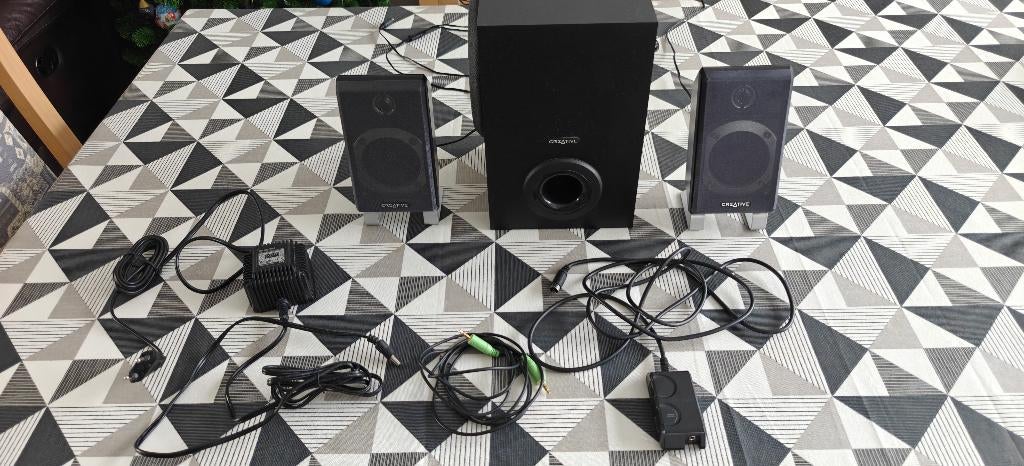 Subwoofer & 2 Desktop Multimedia Speaker System, Ophalen, Zo goed als nieuw, Front, Rear of Stereo speakers, Overige merken