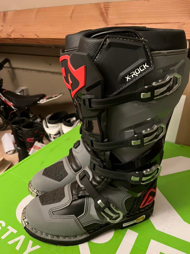 X rock acerbis maat 44 nieuw, Motoren, Ophalen of Verzenden