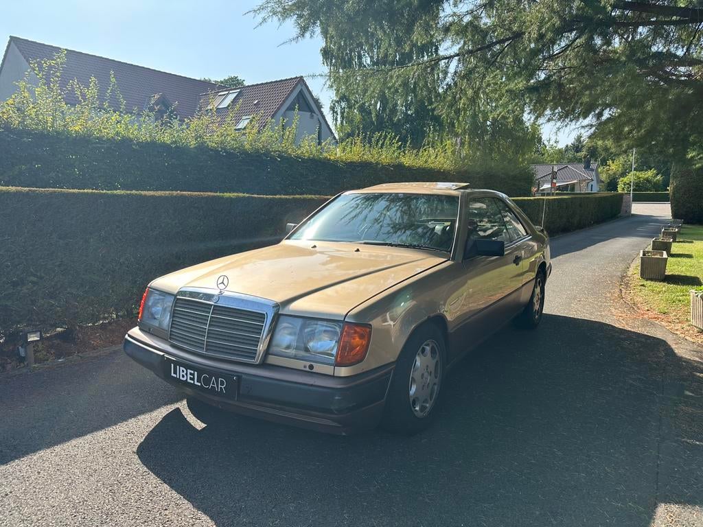 Mercedes CE 300 Essence Automatique Cuir Toit ouvrant, Auto's, Automaat, 4 zetels, Achterwielaandrijving, Bruin