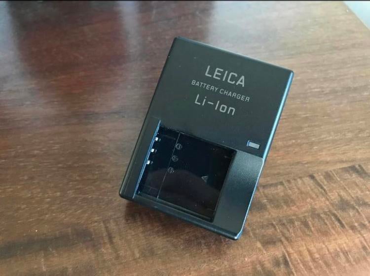LEICA batterijen en laders, Audio, Tv en Foto, Fotografie | Accu's en Batterijen, Gebruikt, Ophalen of Verzenden