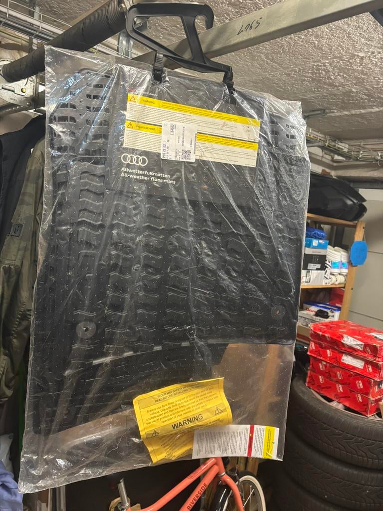 Tapis de sol avant en caoutchouc Audi Q7 châssis 4L ORIGINAL, Enlèvement ou Envoi, Neuf