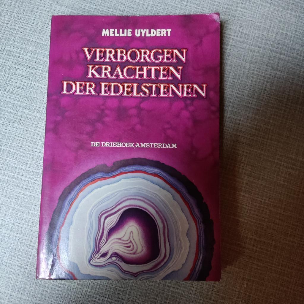Verborgen krachten der edelstenen van Uyldert Mellie, Boeken, Achtergrond en Informatie, Spiritualiteit algemeen, Ophalen of Verzenden