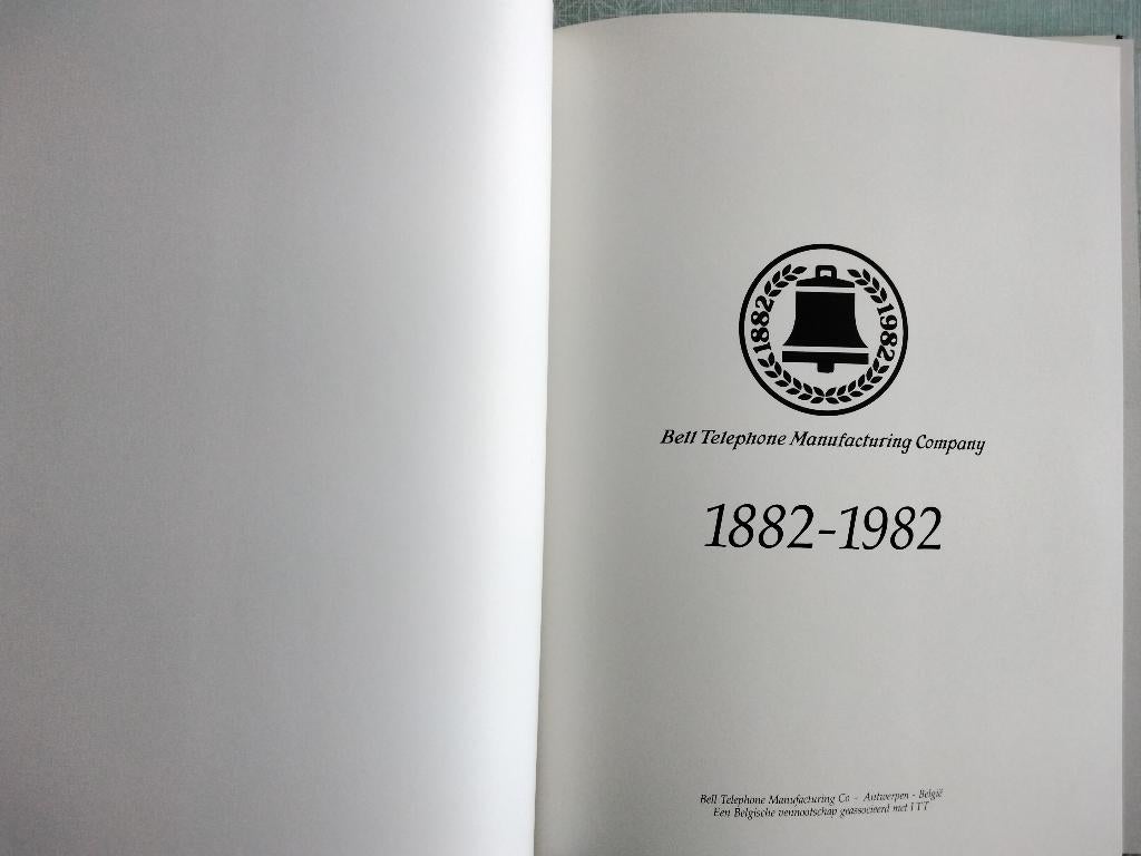 "BELL TELEPHONE" Manufactoring Company : Historiek 1882-1982, Enlèvement ou Envoi, Comme neuf