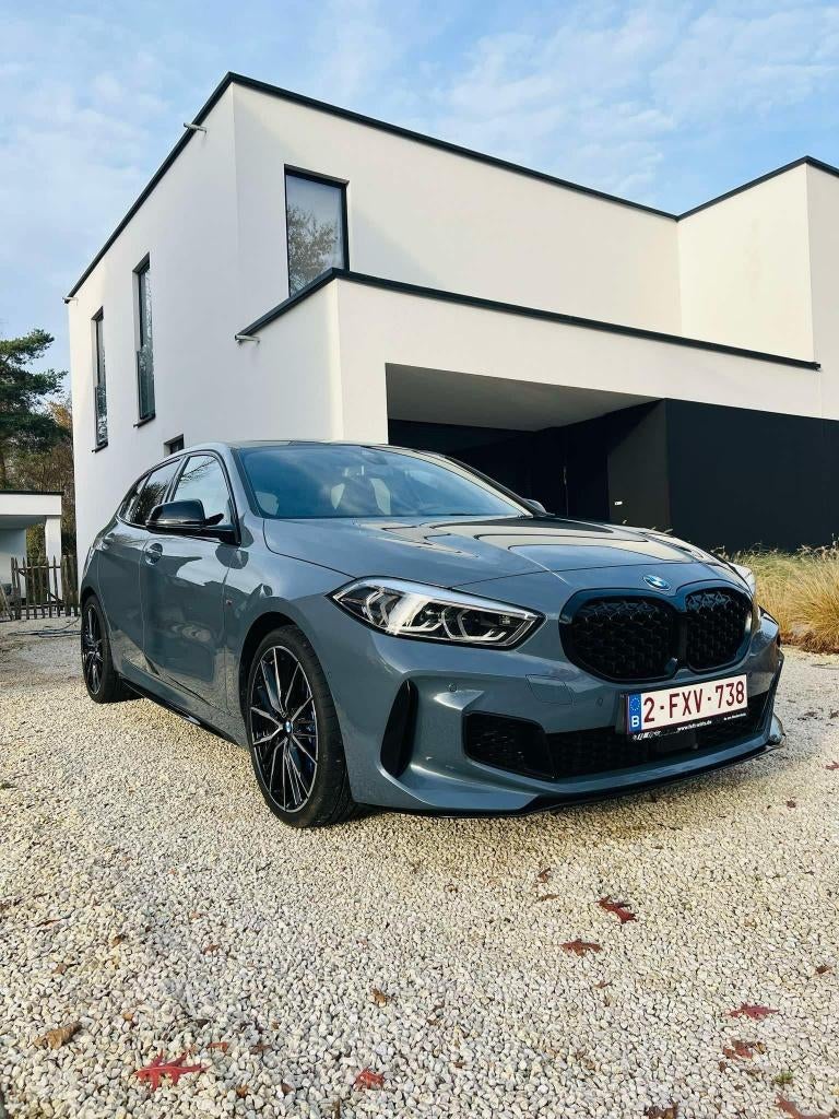 BMW M135i 1-serie xDrive - 2021 - 74.000 km, Autos, Argent ou Gris, Achat, Euro 6, Entreprise