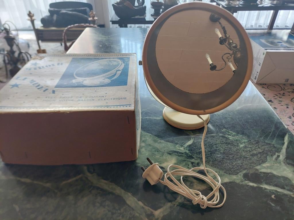 Miroir rétro avec lumières !, Hobby & Loisirs créatifs, Loupes & Lampes loupes, Enlèvement ou Envoi, Comme neuf