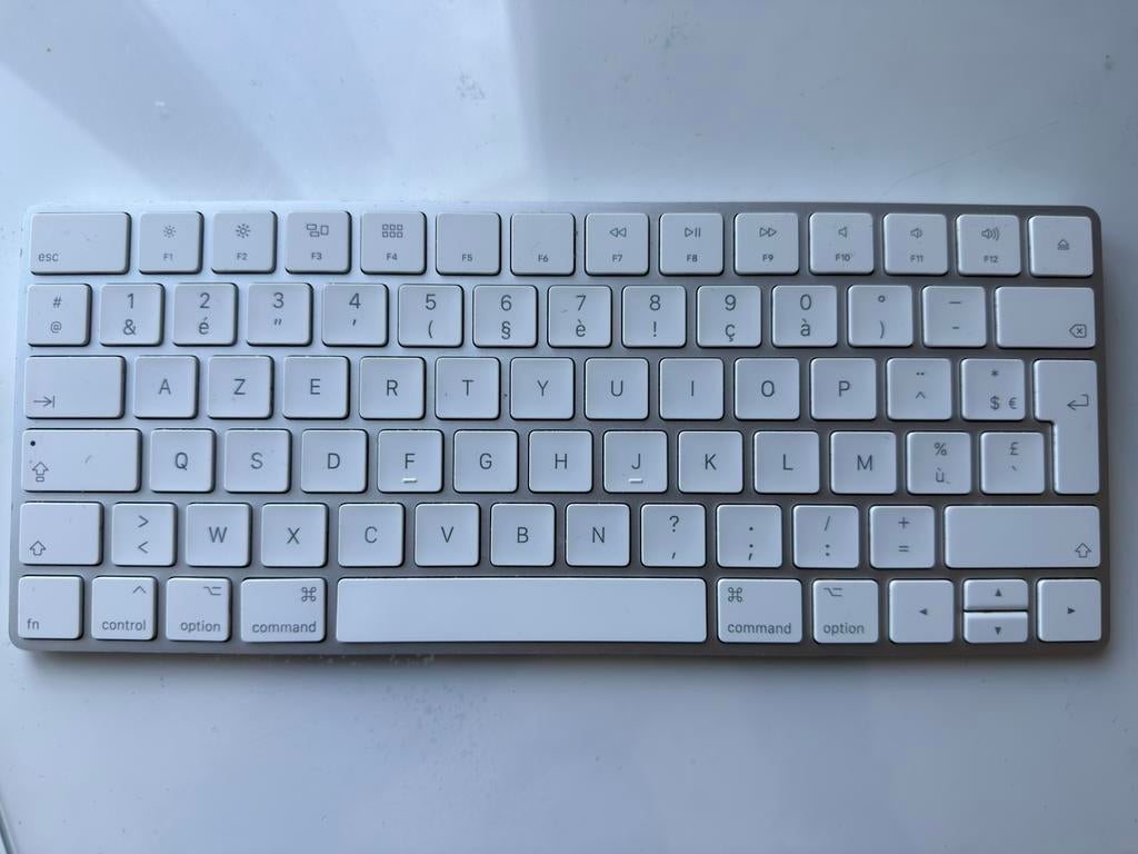 Magic Keyboard Lightning - Apple toetsenbord, Computers en Software, Gebruikt, Multimediatoetsen, Azerty, Ophalen of Verzenden