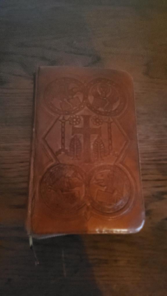 Mis- en Vesperboek in lederen etui., Antiek en Kunst, Ophalen