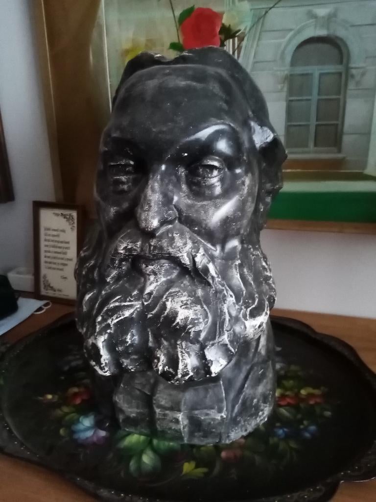 Buste Peter Benoit, Ophalen