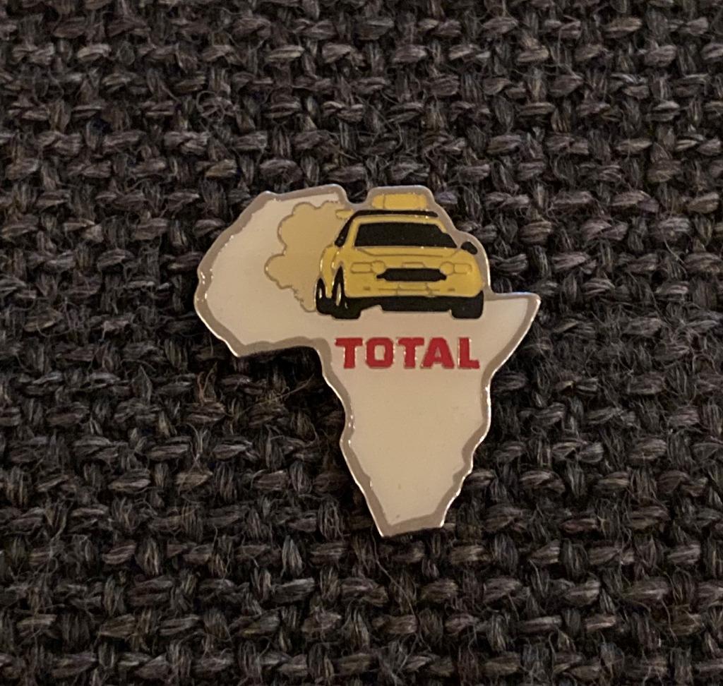 PIN - TOTAL - RALLY - RALLYE, Envoi, Utilisé, Sport, Insigne ou Pin's