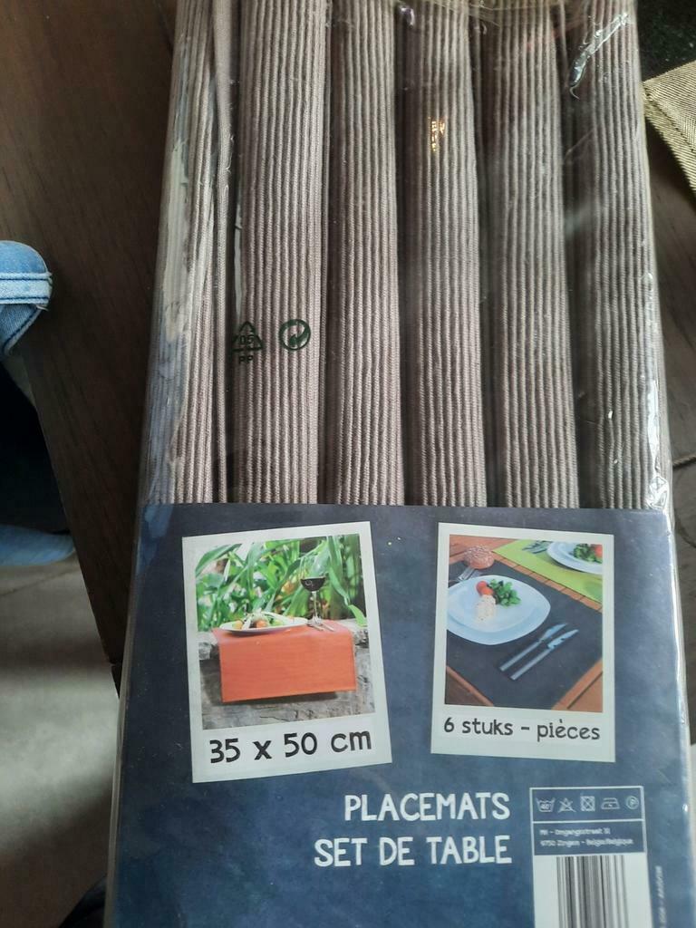 Placemats onderleggers nieuw IKEA taupe 1€ per stuk., Ophalen of Verzenden, Nieuw, Paars