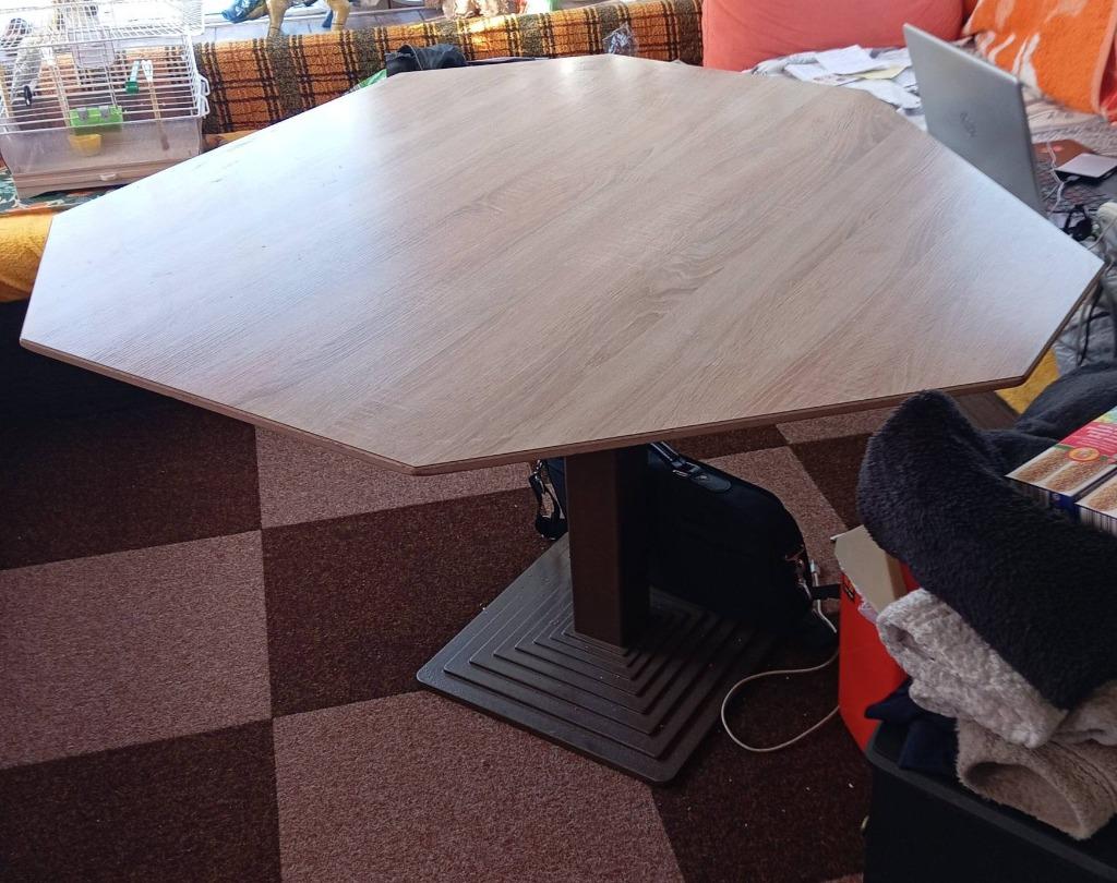 8 hoekige tafel (eet- drinktafel), Ophalen, Zo goed als nieuw