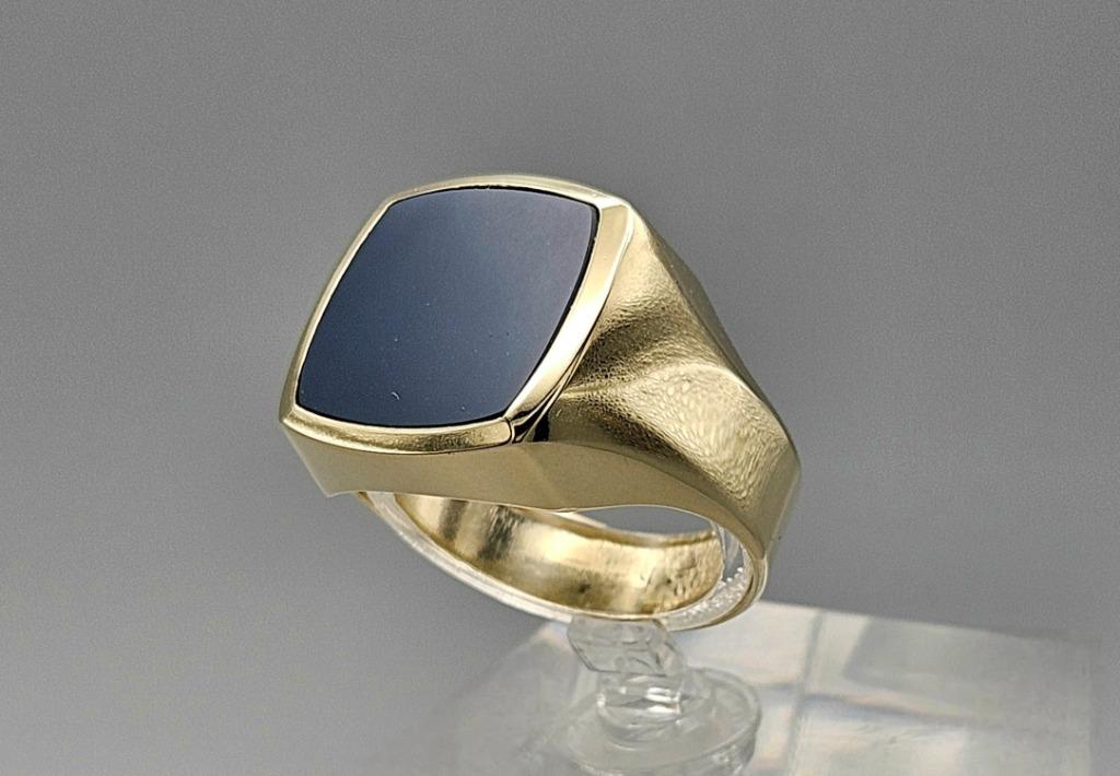 Bague vintage pour homme en or avec pierre bleue. 2025/44, Enlèvement ou Envoi, Femme ou Homme, Comme neuf, Or