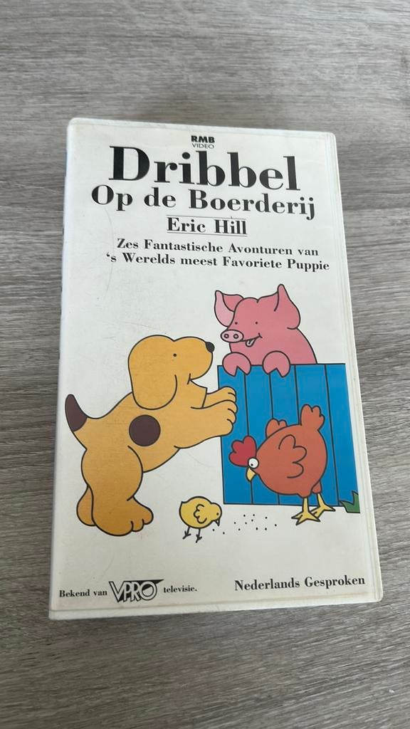 Dribbel op de boerderij, Cd's en Dvd's, VHS | Kinderen en Jeugd, Zo goed als nieuw, Kinderprogramma's en -films, Tekenfilm, Alle leeftijden