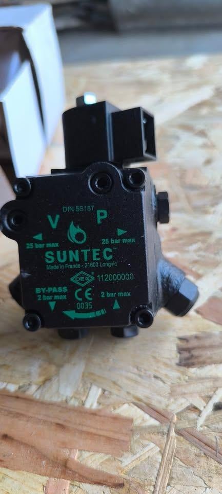Pompe pour brûleur fioul : 30 €, Bricolage & Construction, Enlèvement, Neuf, Chaudière CC ou Chaudière combinée