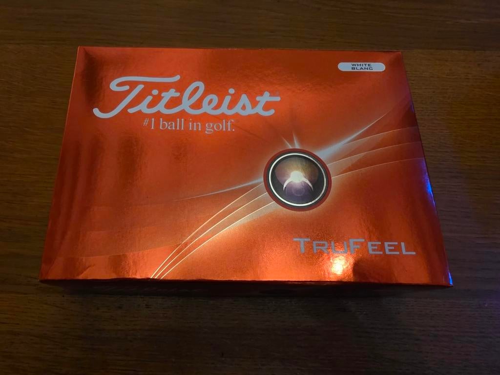 Boîte de 12 balles Titleist truefeel, Sports & Fitness, Golf, Enlèvement ou Envoi, Neuf, Balle(s)