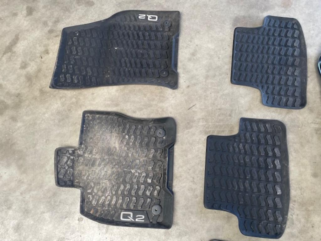 Set van 4 rubberen matten voor Audi Q2, Ophalen