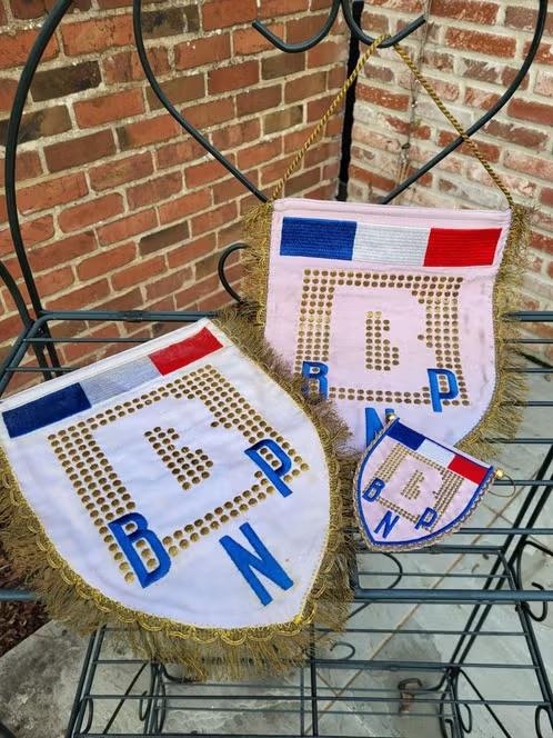 3 fanions de cérémonie (association française BPN), Enlèvement