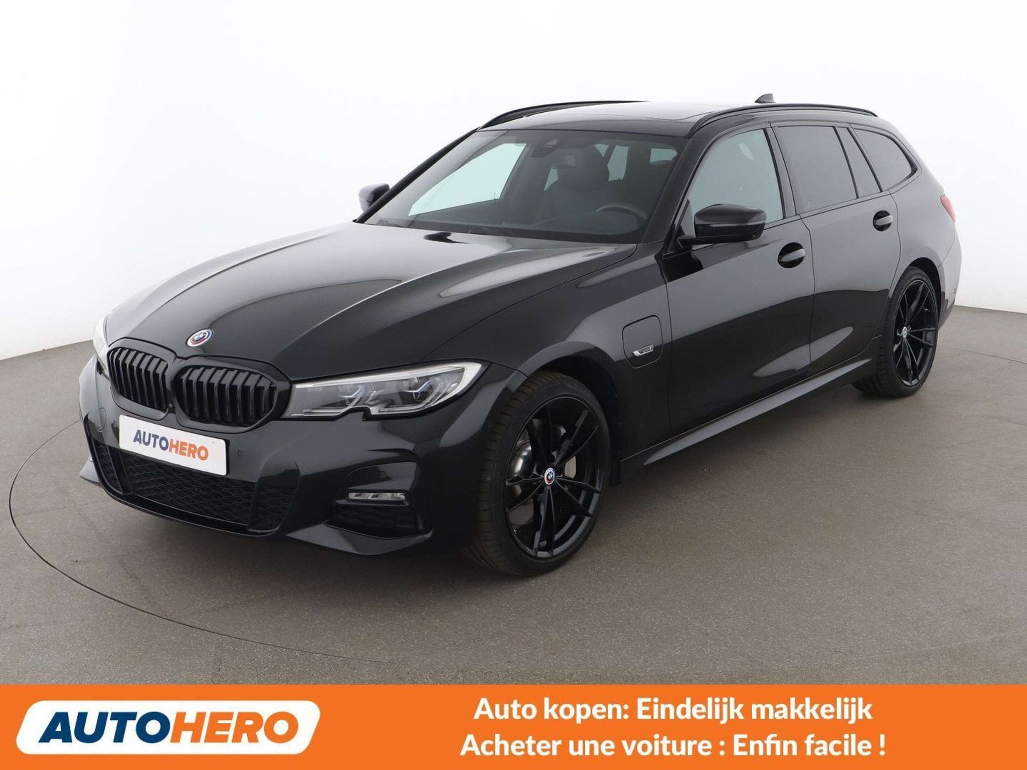 BMW 3 Serie 330 330e xDrive M Sport (bj 2022, automaat), Auto's, BMW, Automaat, Zwart, Leder, Lichtsensor