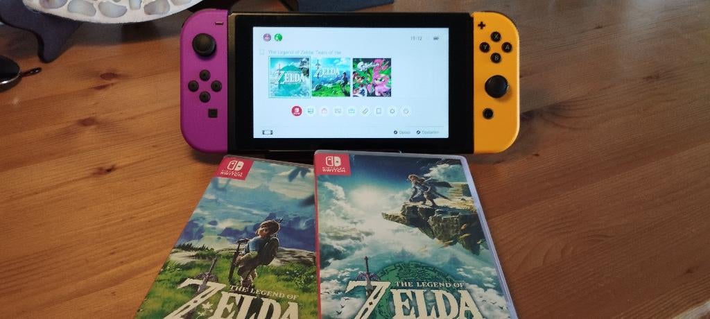 complete nette switch met zelda spellen, Games en Spelcomputers, Met 2 controllers, Ophalen of Verzenden, Zo goed als nieuw, Met harde schijf