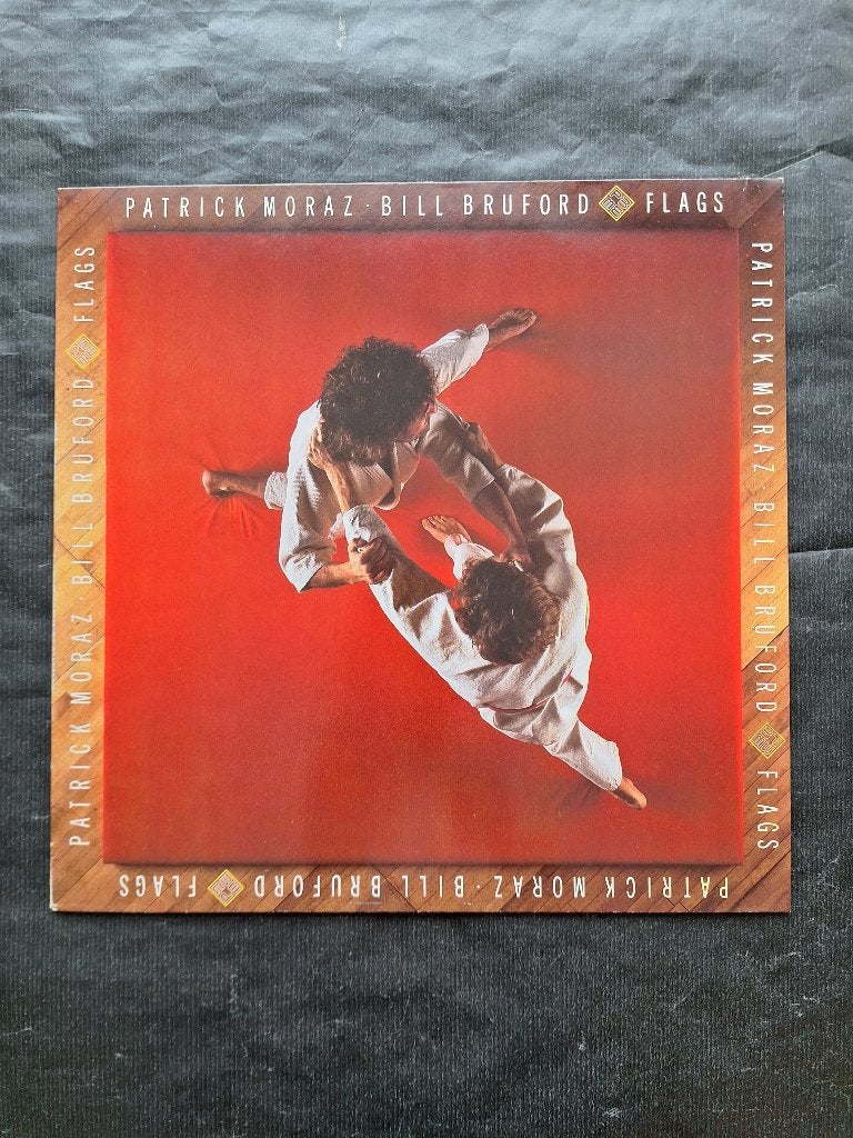 B. BRUFORD & P. MORAZ "Flags" LP (1985) Topstaat!, CD & DVD, Enlèvement ou Envoi, Rock progressif, Comme neuf, Avec pochette intérieure