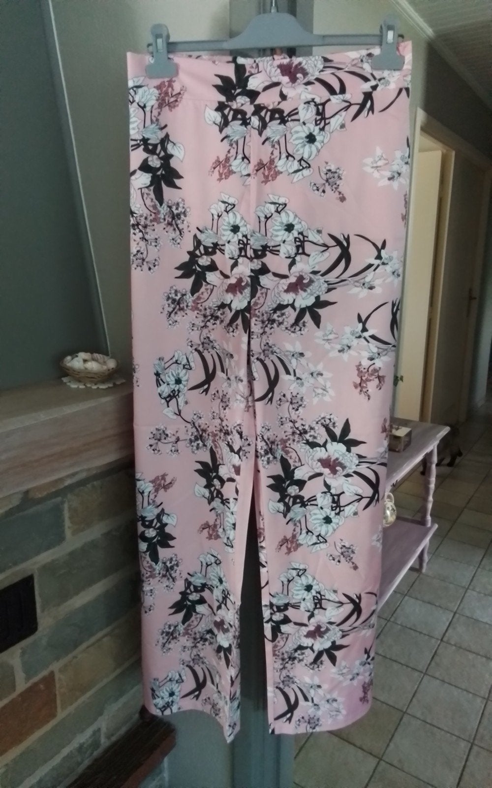 Très beaux pantalons fleurie  taille, L Nouveau, Kleding | Dames, Broeken en Pantalons, Ophalen