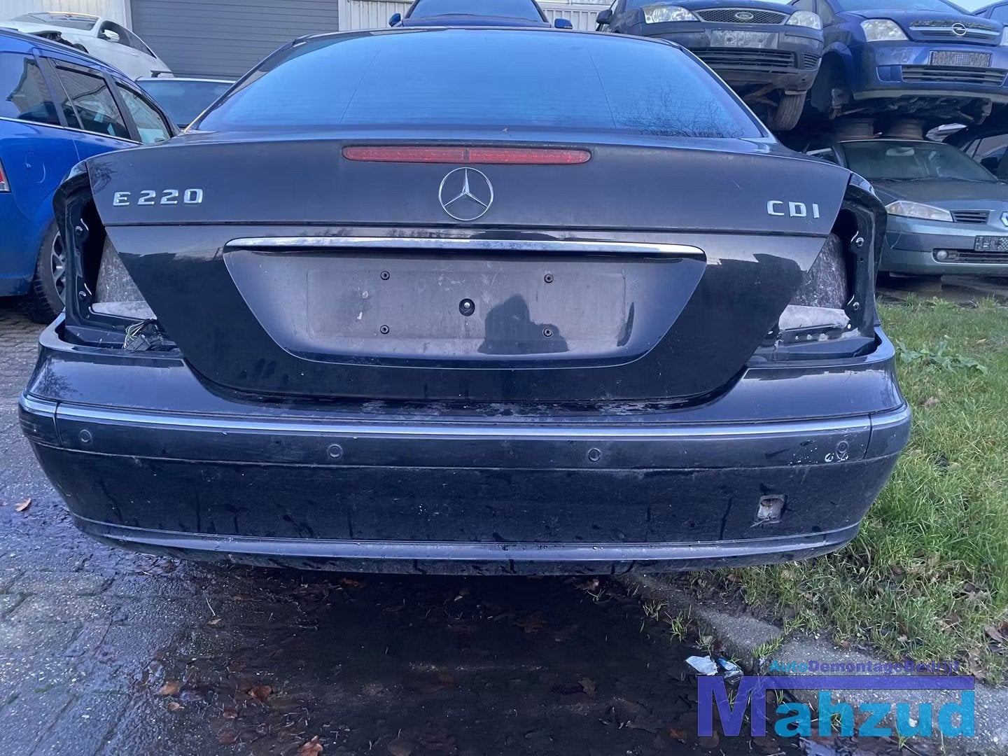 MERCEDES E-KLASSE W211 sedan zwart achterbumper bumper 2002-, Auto-onderdelen, Gebruikt, Mercedes-Benz AG, Mercedes-Benz, Mercedesstrasse 120
70372  Stuttgart, DE