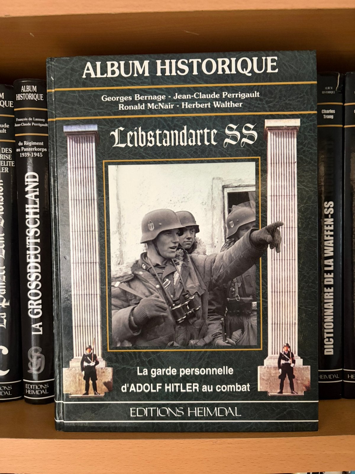 Editions Heimdal Leibstandarte (Charles Trang), Livres, Histoire mondiale, Comme neuf, Enlèvement ou Envoi