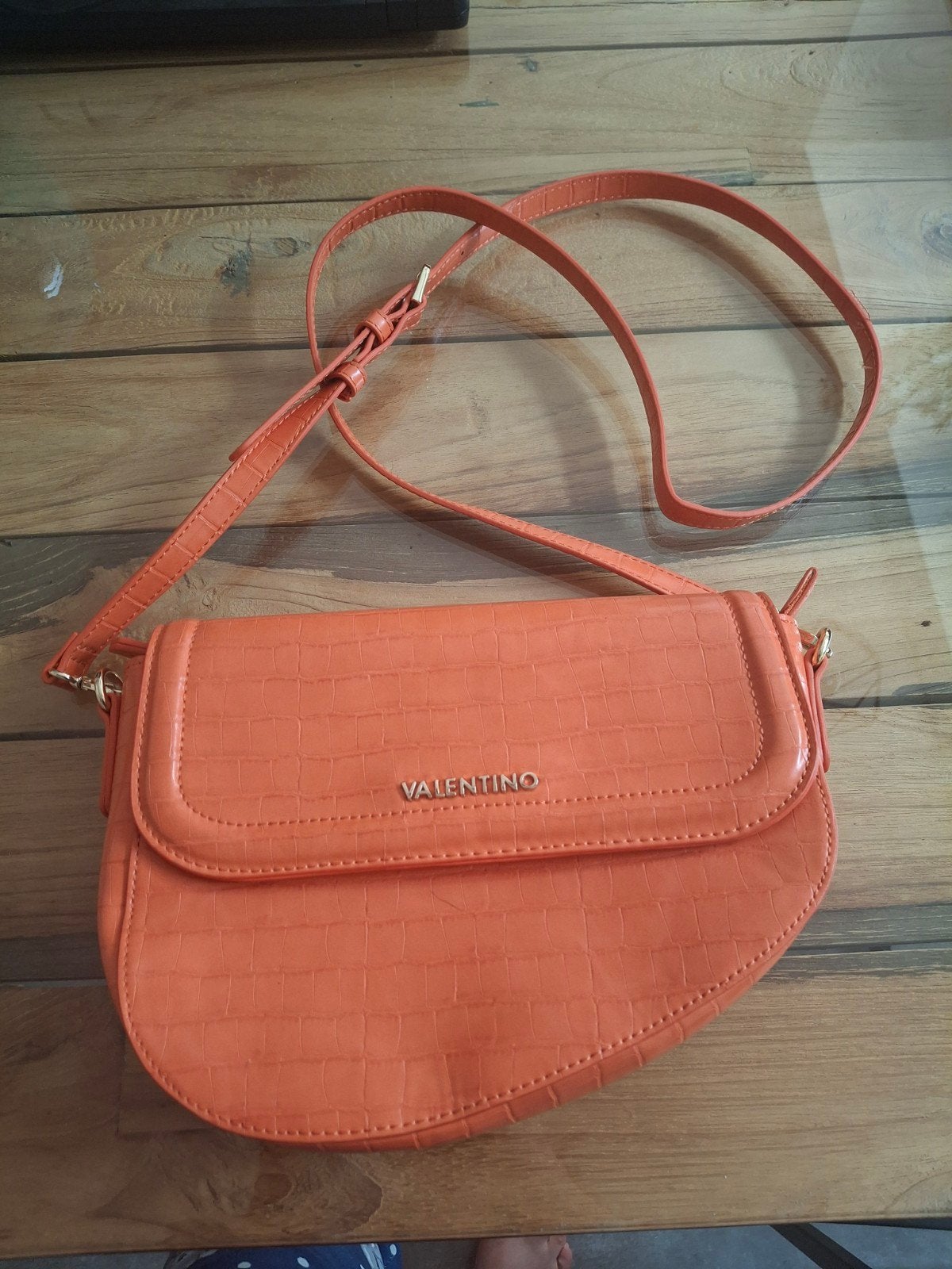 Prachtige hand / heuptas Valentino krokodilmotief zalmkleur, Handtassen en Accessoires, Tassen | Damestassen, Ophalen