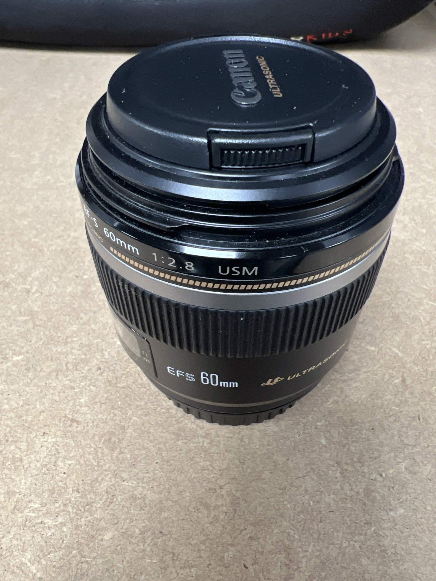 Canon EF-S 60mm f/2.8 Macro USM + doos, TV, Hi-fi & Vidéo, Enlèvement ou Envoi, Utilisé