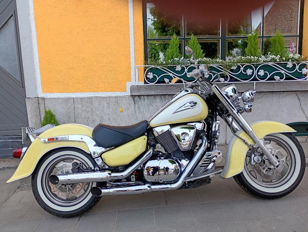 intruder lc 1500, Cardan-aandrijving, 2 cilinders, Occasion, Chopper