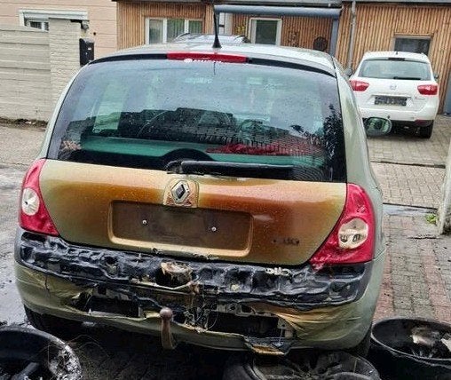 Renault clio 2 van 2001 goede banden nieuwe acuu enz, Auto-onderdelen, Ophalen, Renault