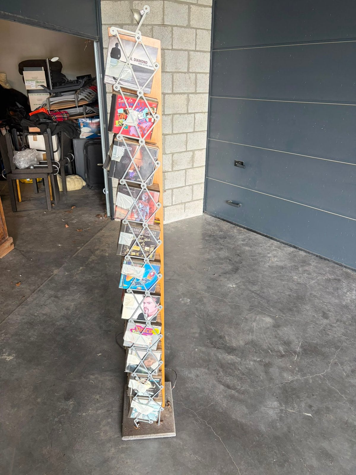 CD-rekje met lamp, Ophalen