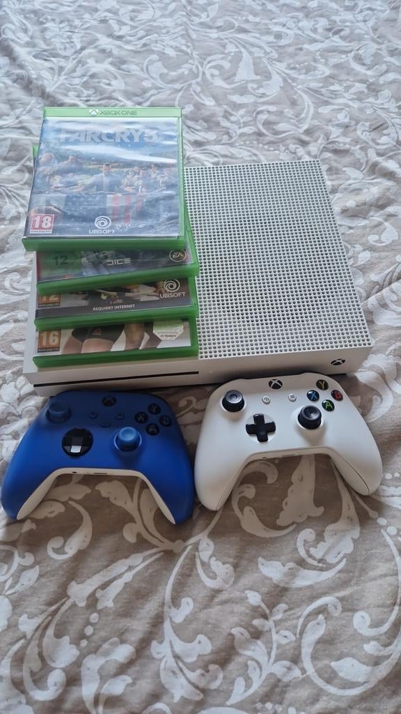 Xbox One S + 2 manettes + 4 jeux Xbox One., 500 GB, Xbox One, Comme neuf, Enlèvement