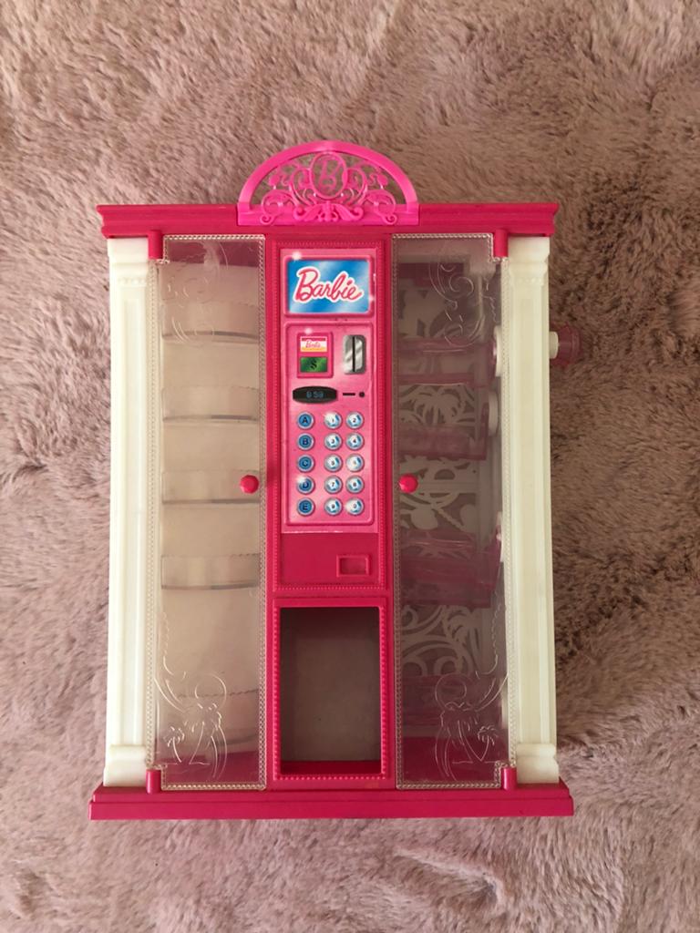 Barbie accessoirekast, Verzamelen, Poppenhuizen en Toebehoren, Ophalen of Verzenden, Zo goed als nieuw