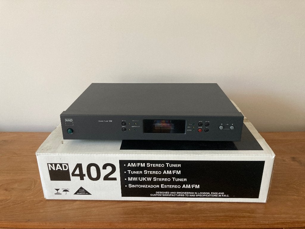 Tuner NAD 402 impeccable, Enlèvement, Comme neuf, Analogique
