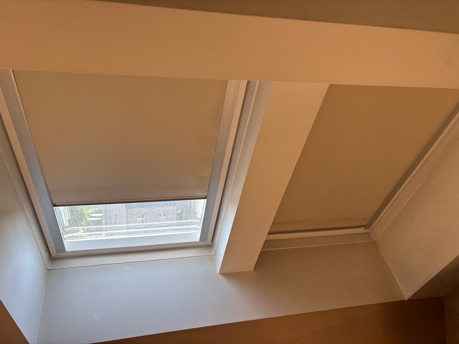 Originele Velux rolgordijnen met zijgeleiders te koop, Huis en Inrichting, Ophalen, Gebruikt, Zonwerend, Beige