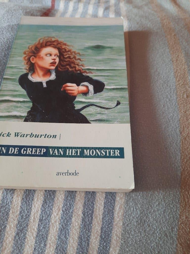 nieuw leesboek" in de greep van het monster" Averbode, Boeken, Ophalen of Verzenden, Nieuw