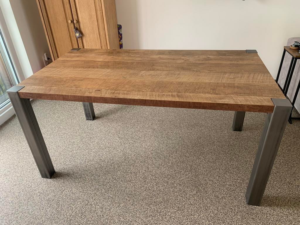 Tafel met metalen poten, Huis en Inrichting, Tafels | Eettafels, Ophalen, Zo goed als nieuw