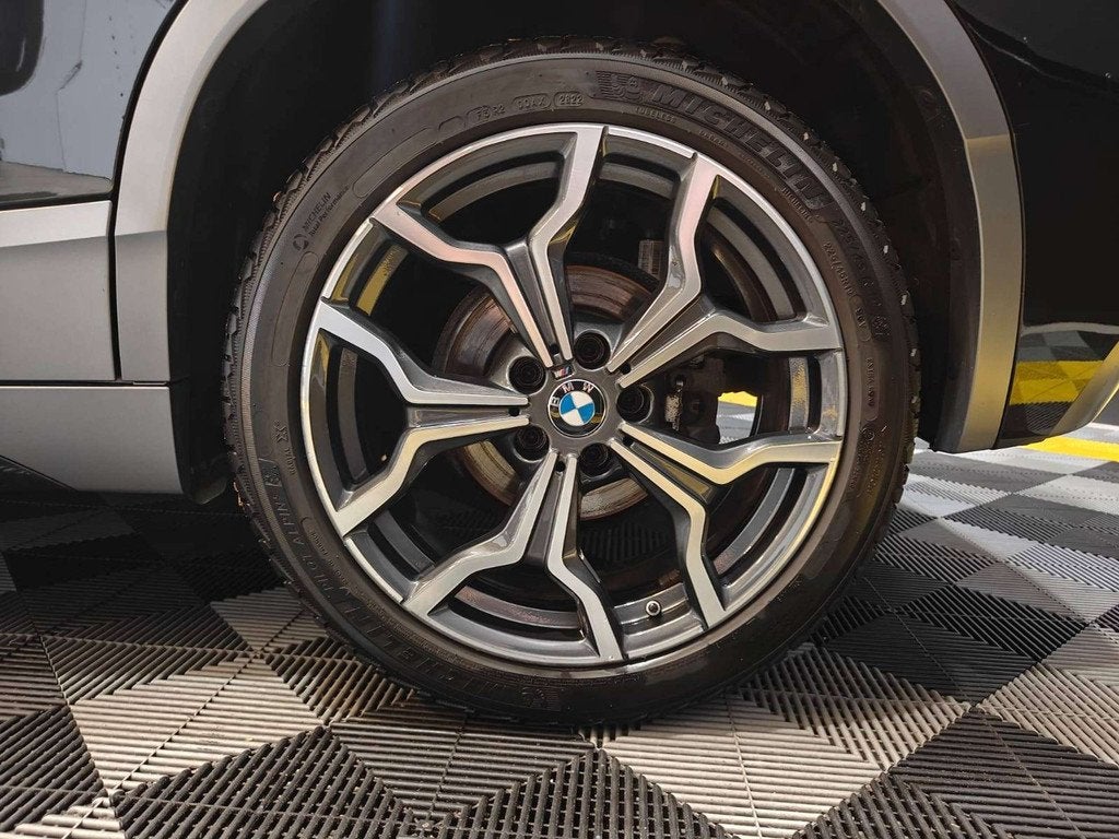 BMW X2 sDrive18 M + Shadowpack/Pano/LED/19"/Keyless/Ambi/, 135 pk, X2, Gebruikt, Zwart