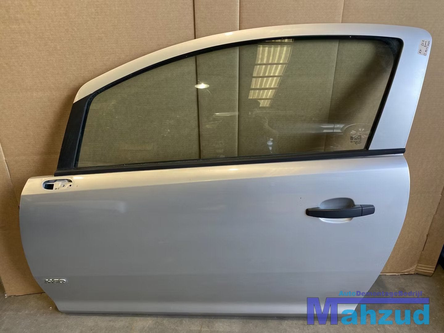 OPEL CORSA D Grijs Z157 Links linker deur portier 3 deurs, Opel Automobile GmbH, Porte, Opel, Bahnhofsplatz 1
65423  Russelsheim am Main, DE