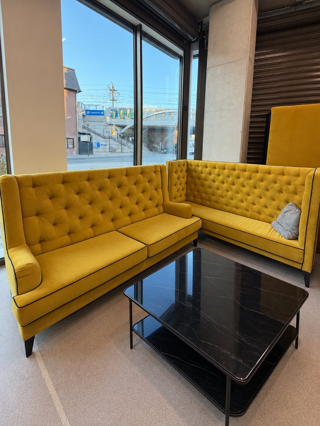 Sofa Chestfields jaune moutarde, Enlèvement